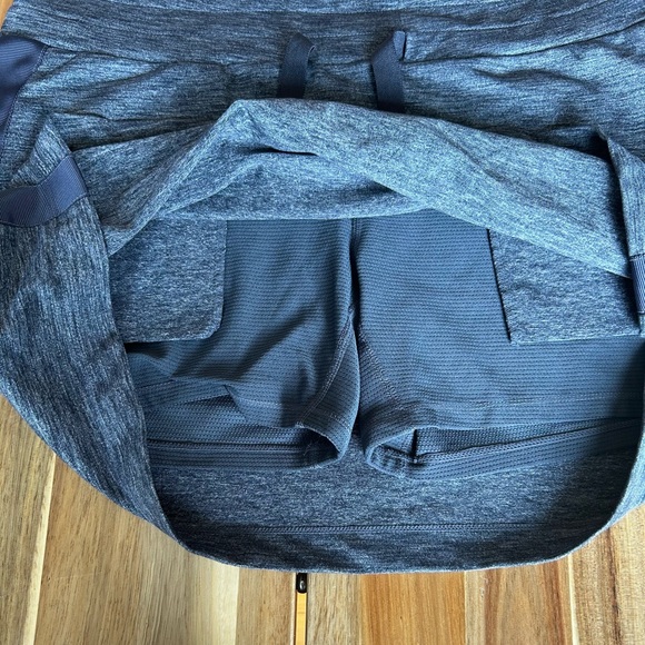 ATHLETA grey Skorts size M new condition! - Picture 4 of 8